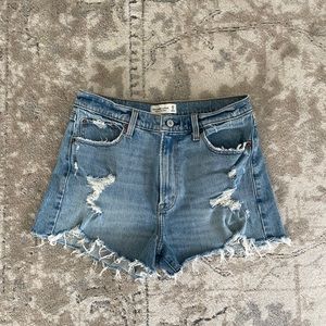 ABERCROMBIE HIGH RISE MOM SHORTS - SIZE 8